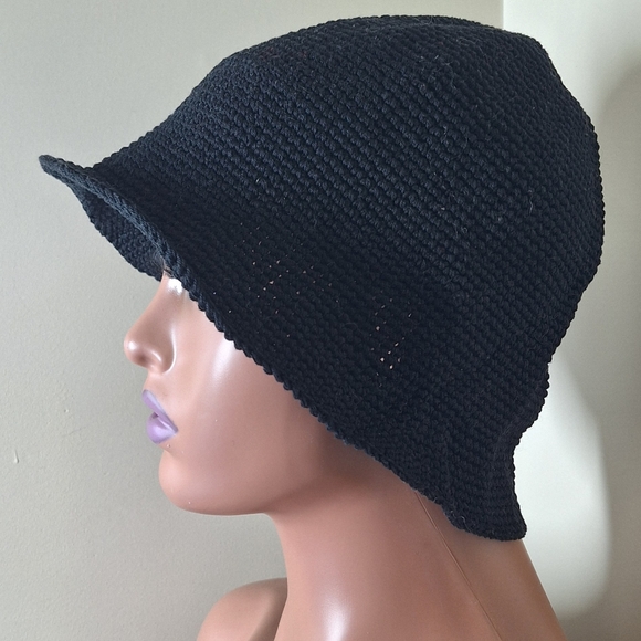 Handmade crochet black bucket hat - Picture 5 of 6